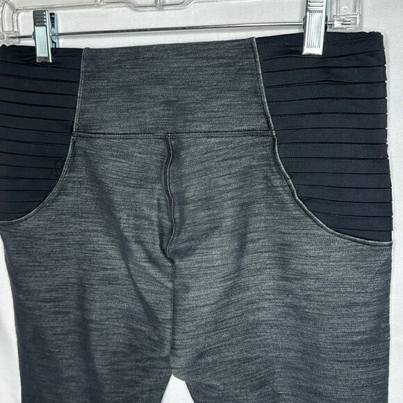 Lululemon Aphrodite Crop Heathered Black/Grey Crop Pants. Size 8. - Picture 4 of 8